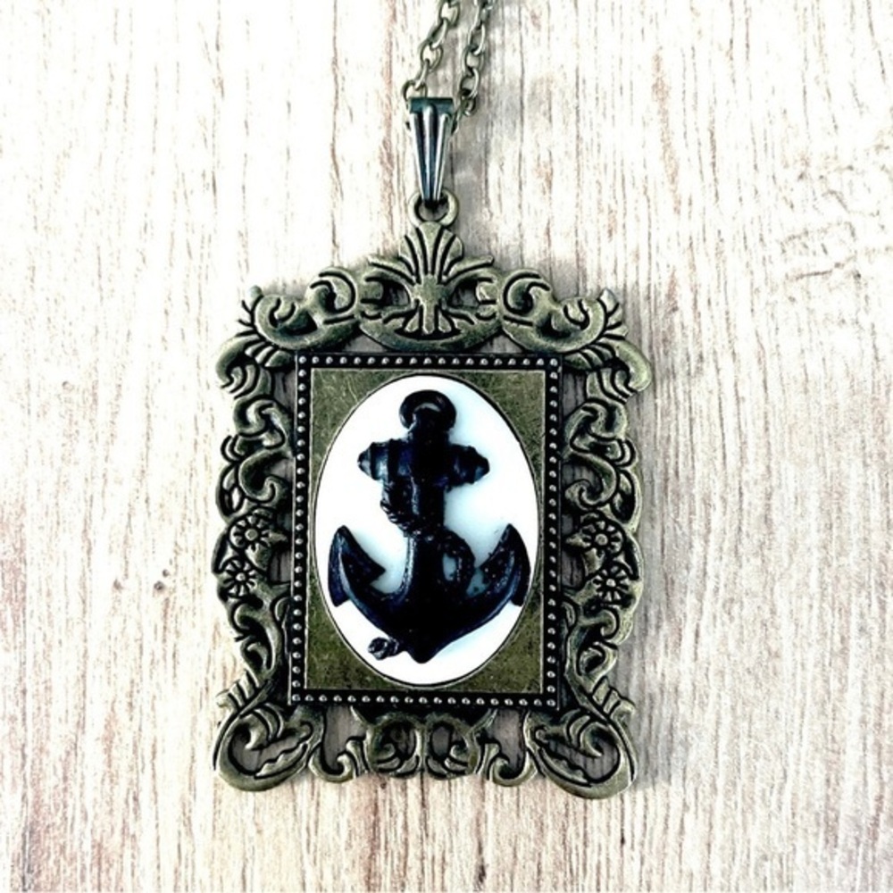 White and Black Anchor Cameo Victorian Style Necklace, NWT